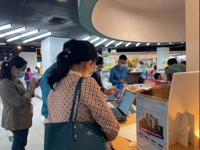 深圳消費(fèi)電子和家電購置補(bǔ)貼啟動首日 市民消費(fèi)興致高，商家活動力度大
